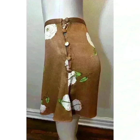NWT ANTHROPOLOGY SATIN FLORAL SHORTS - Picture 1 of 8